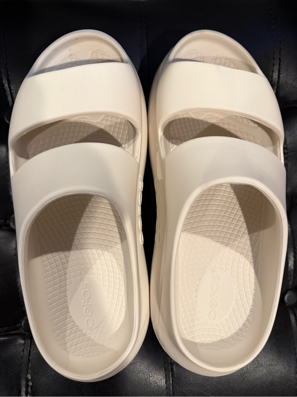 OOFOS Ooyea (womens) 9 in Chalk